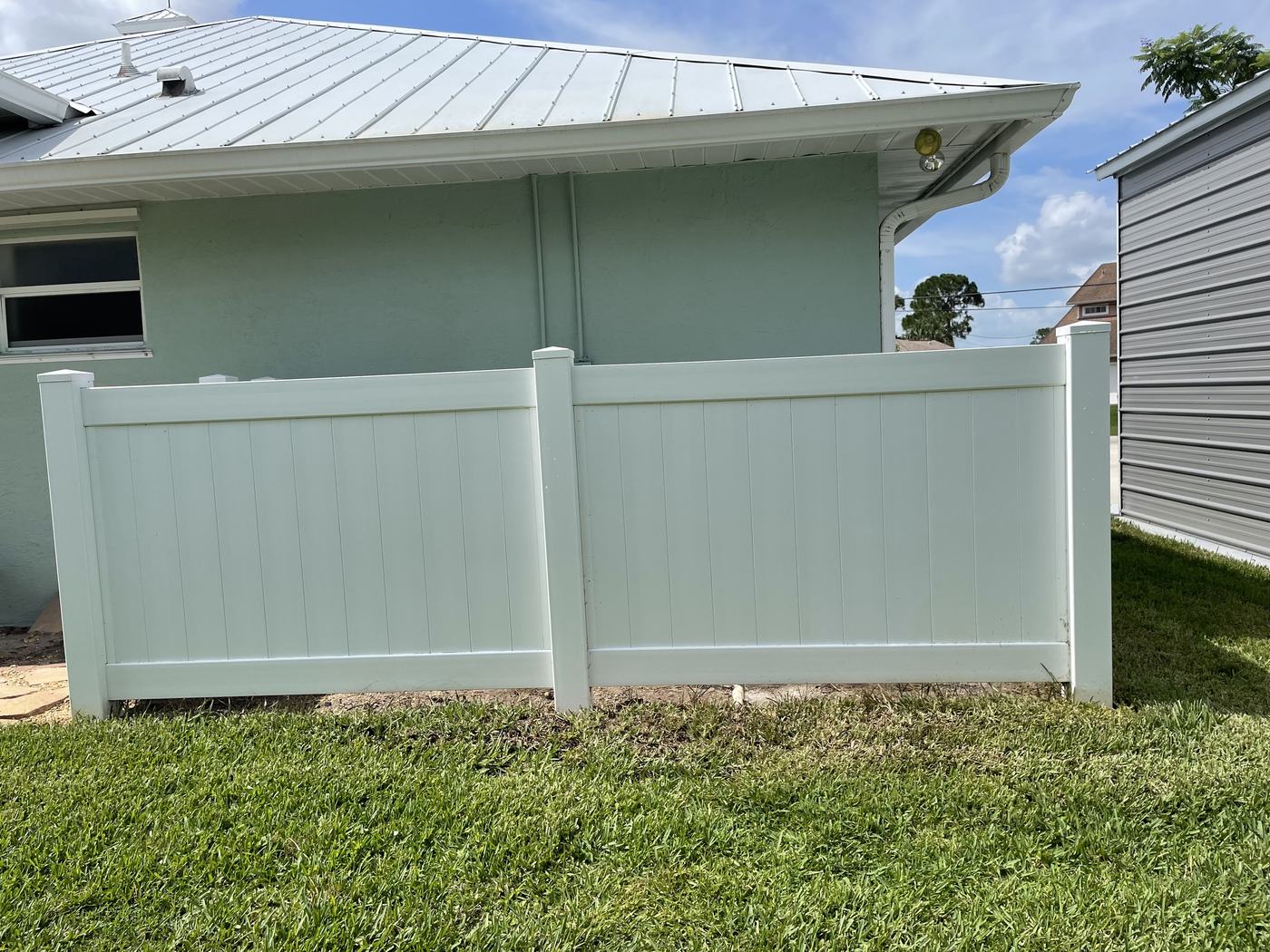 Vinyl fence after pressure washing — bright white